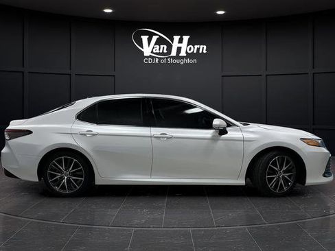 Used 2023 Toyota Camry XLE image 2