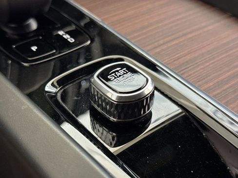 Certified 2023 Volvo XC60 B5 Plus w/ Climate Package image 22