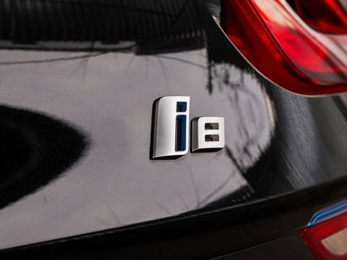 Used 2019 BMW i8 Roadster image 32