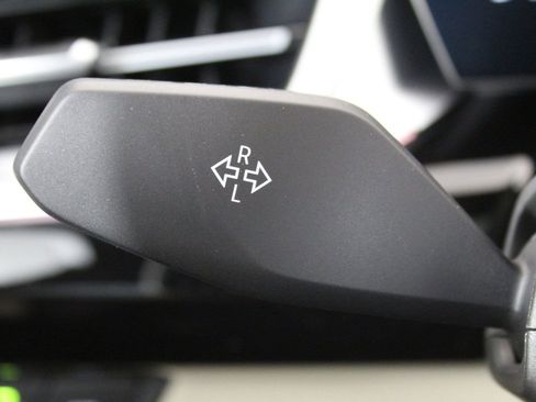 Used 2025 BMW X1 xDrive28i w/ Technology Package image 34