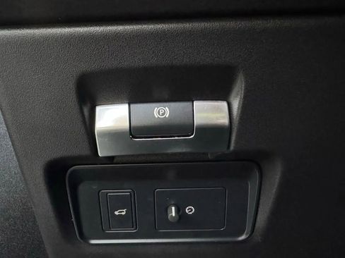 Used 2020 Land Rover Range Rover Evoque S image 13