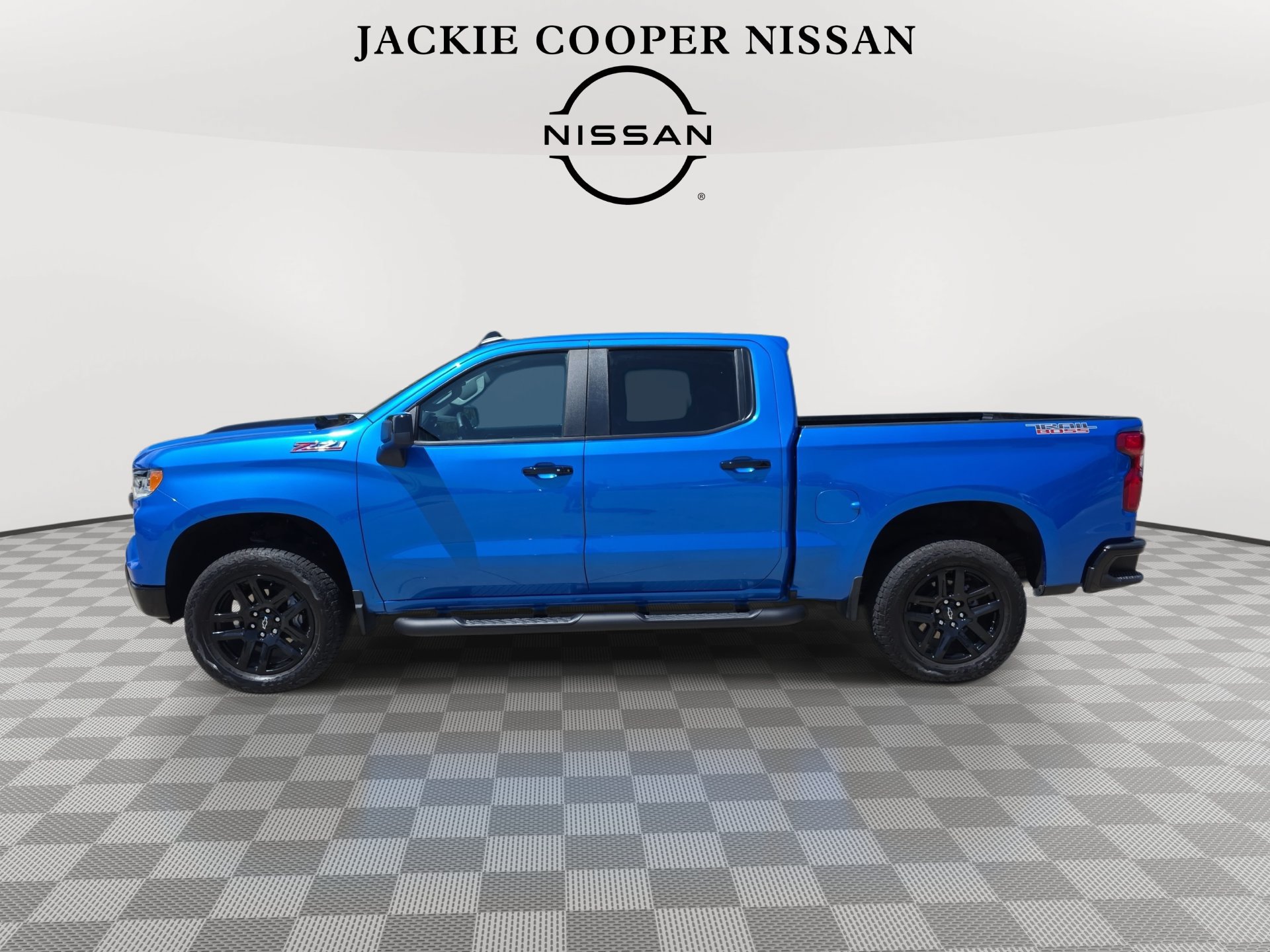 Used 2025 Chevrolet Silverado 1500 LT Trail Boss w/ Convenience Package II AWD/4WD image 8