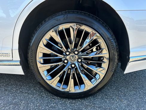 Used 2018 Lexus LS 500h image 20