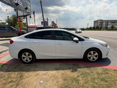 Used 2017 Chevrolet Cruze LS FWD image 8