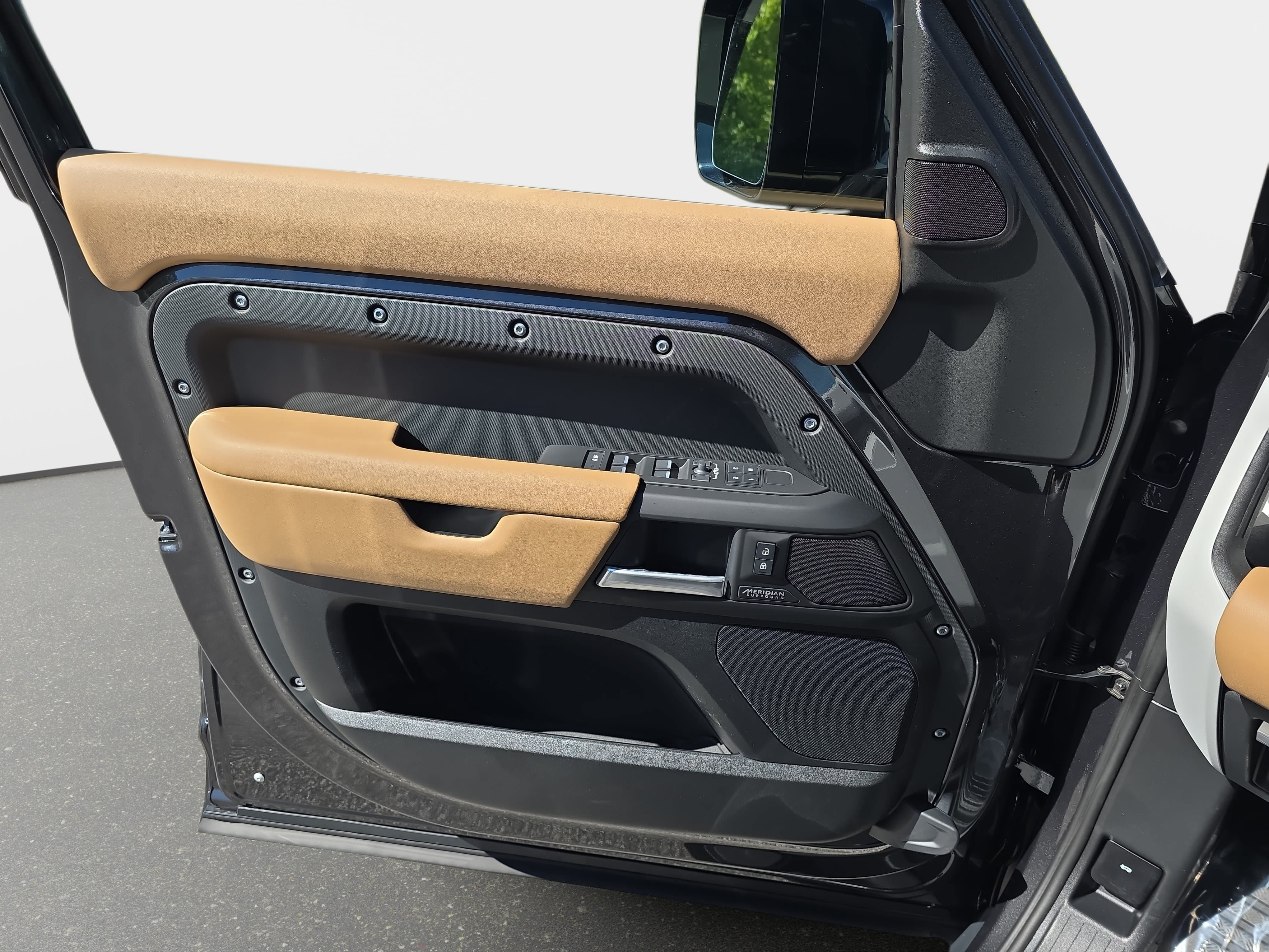 New 2026 Land Rover Defender 110 X-Dynamic SE AWD/4WD image 26