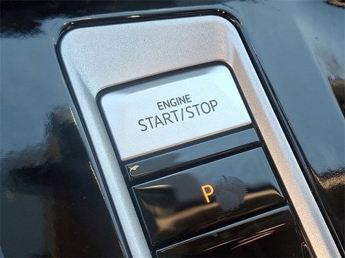 Used 2024 Volkswagen Atlas SEL Premium R-Line image 25