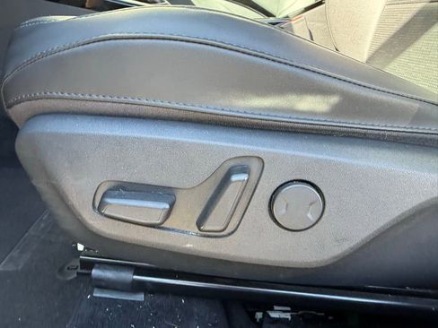 Used 2023 Kia Niro SX image 17