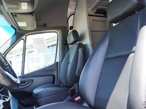 Used 2022 Mercedes-Benz Sprinter 2500 image 19