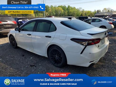 Used 2021 Toyota Camry SE image 3