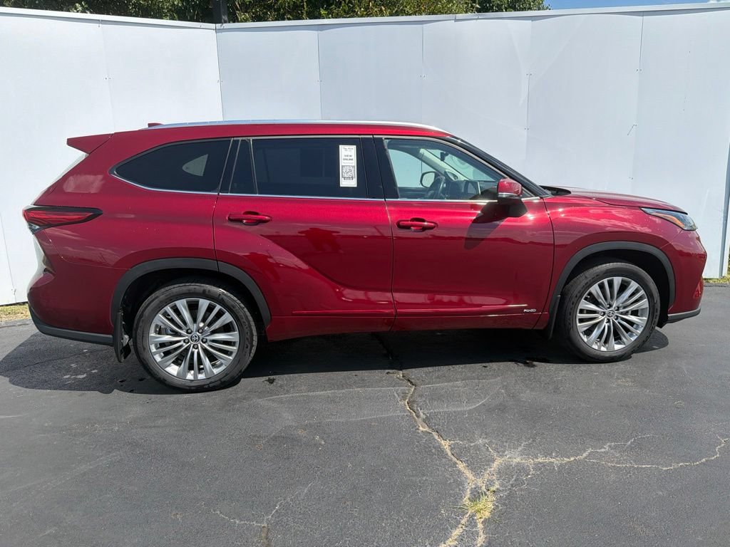 Used 2022 Toyota Highlander Platinum AWD/4WD image 3