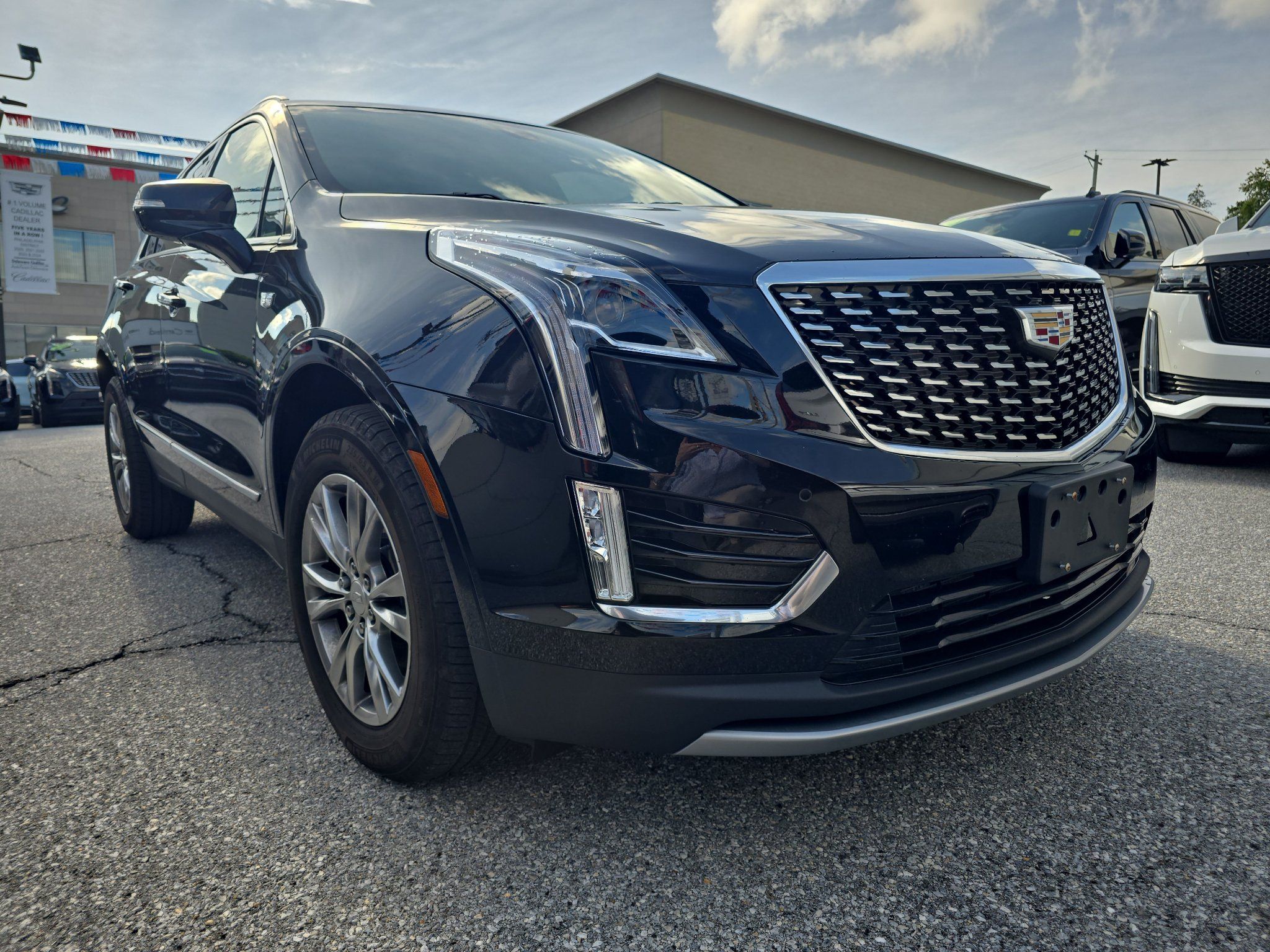 Used 2023 Cadillac XT5 Premium Luxury FWD image 2
