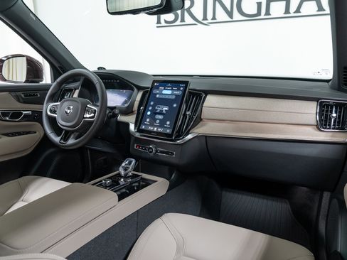 New 2026 Volvo XC90 B6 Plus w/ Protection Package Premier image 14