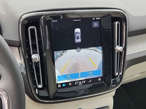 Certified 2023 Volvo XC40 B5 Plus w/ Protection Package Premier image 16