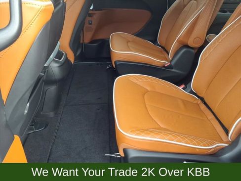 New 2026 Chrysler Pacifica Pinnacle image 9