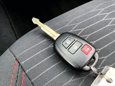 Used 2017 Toyota Tacoma SR5 image 15