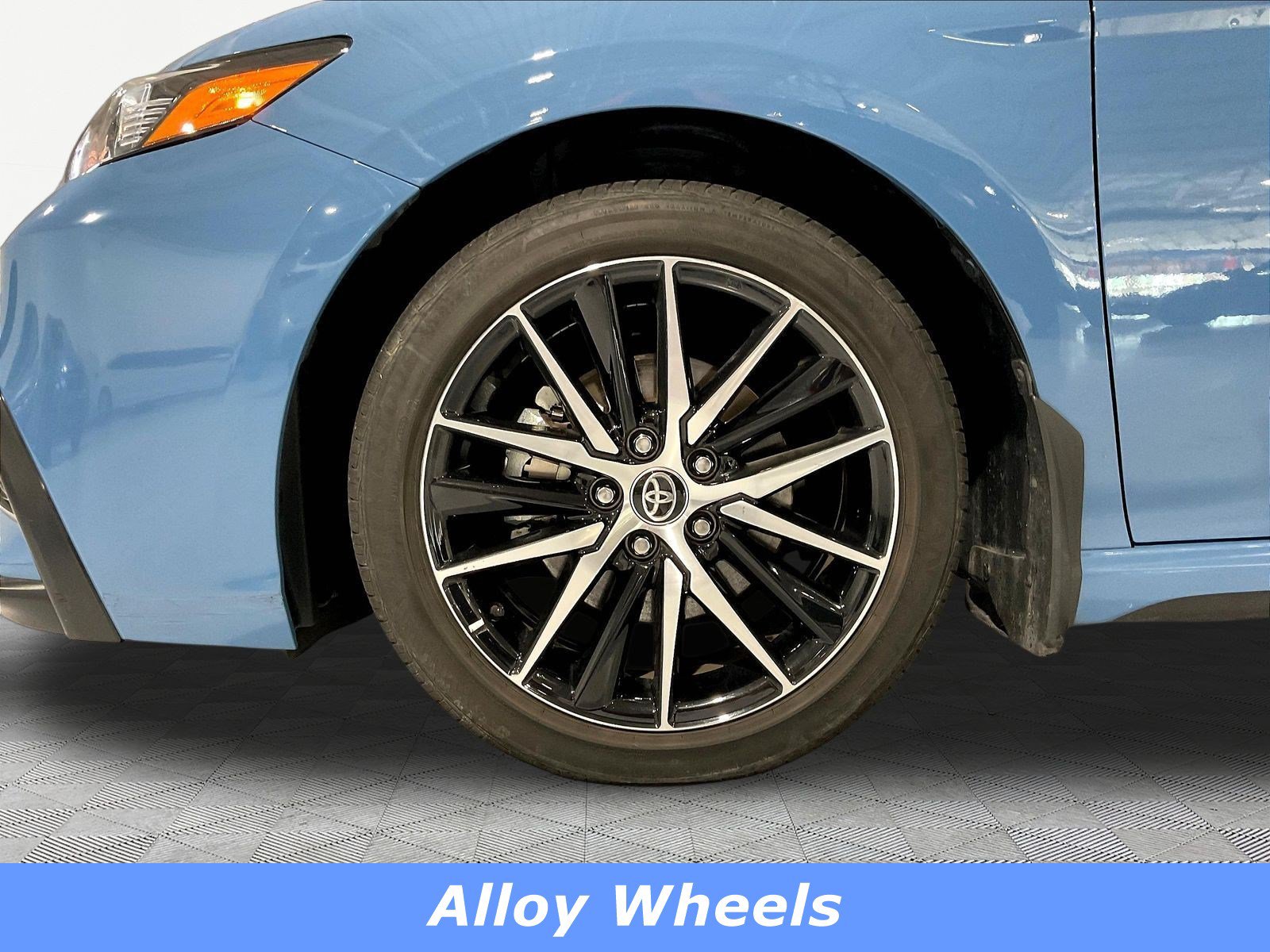 Used 2023 Toyota Camry SE w/ Cold Weather Package FWD image 33