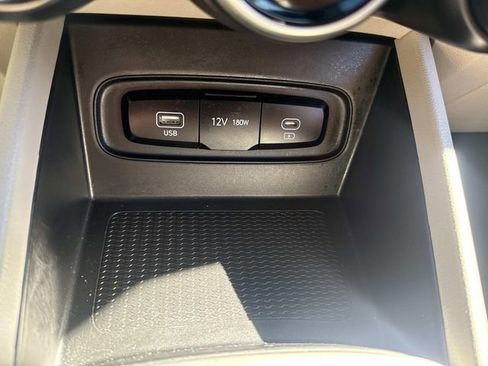 Used 2024 Hyundai Venue SEL image 26