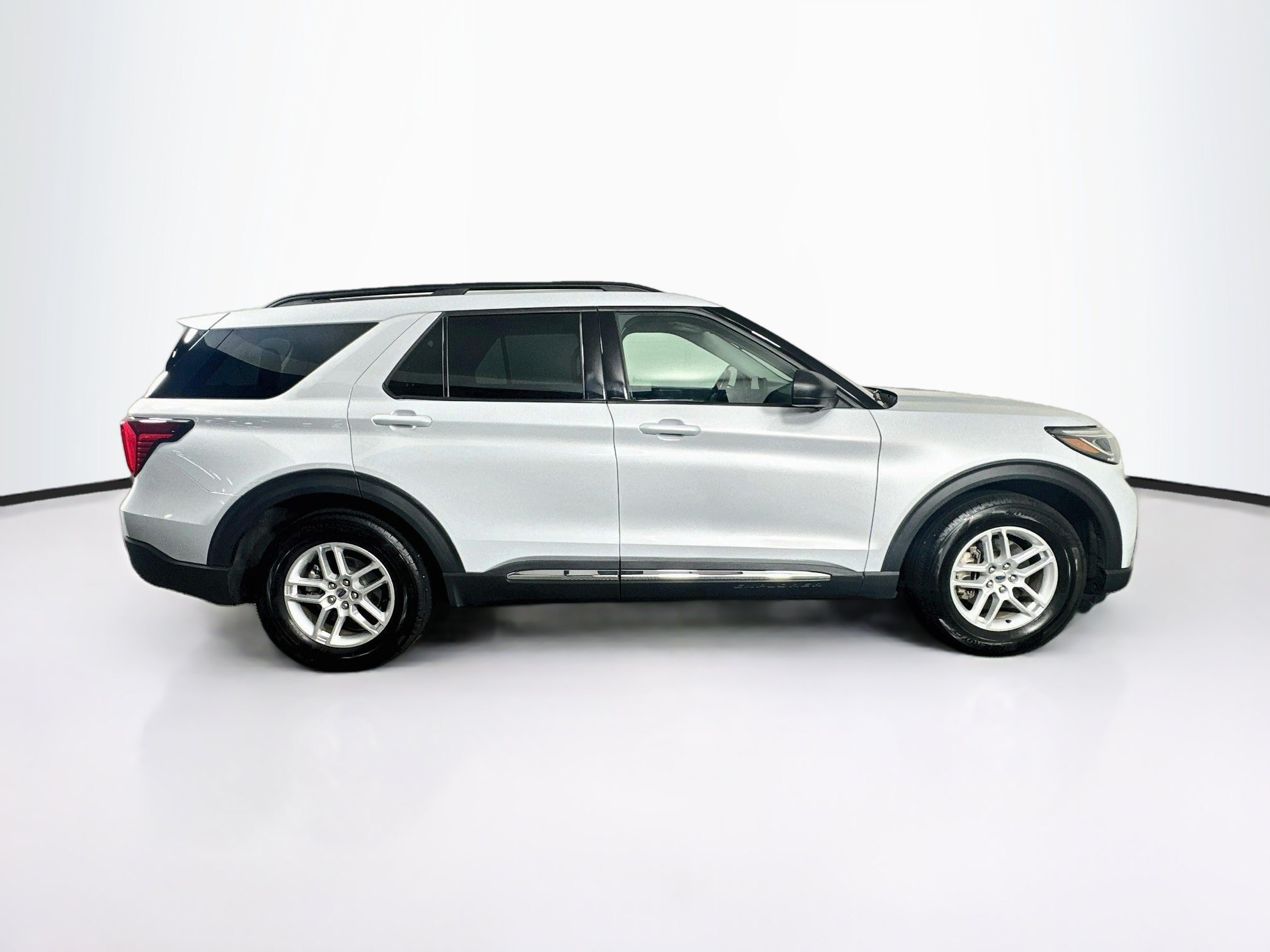 Used 2025 Ford Explorer Active w/ Active Comfort Package RWD image 10