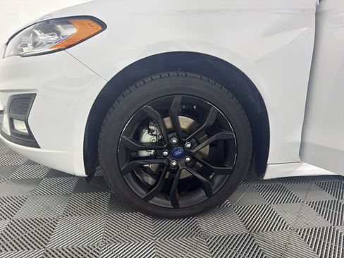 Used 2019 Ford Fusion SE w/ Equipment Group 151A FWD image 12