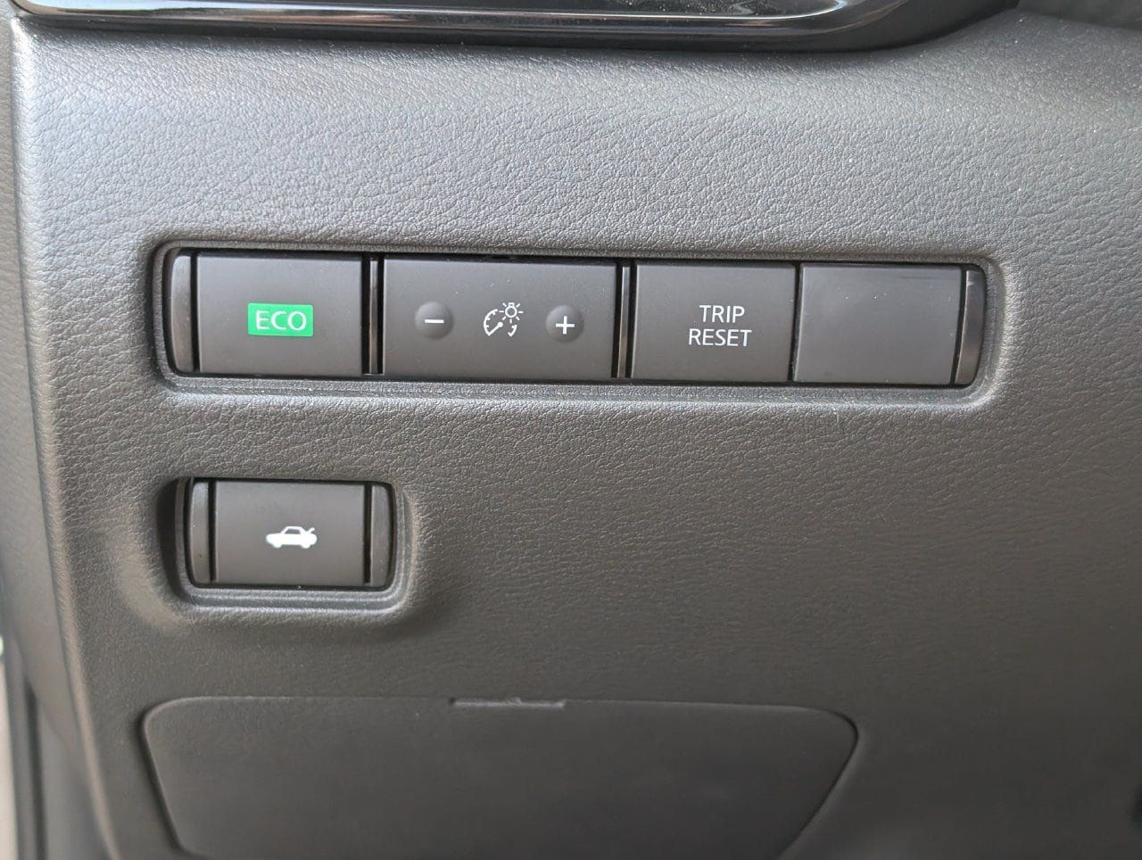 Used 2025 Nissan Sentra SV w/ SV Premium Package FWD image 22