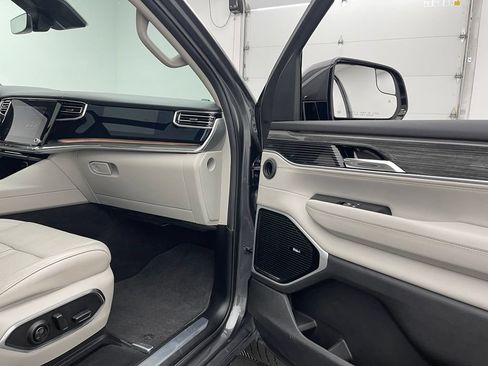 Used 2022 Jeep Wagoneer Series III w/ Premium Group I AWD/4WD image 35