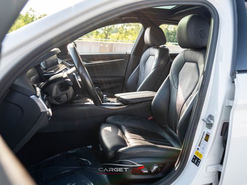 Used 2020 BMW 530i xDrive xDrive M Sport Line w/ M Sport Package image 16