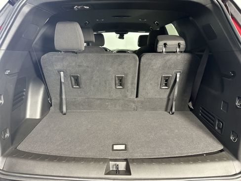 Used 2023 Chevrolet Traverse LT FWD image 8