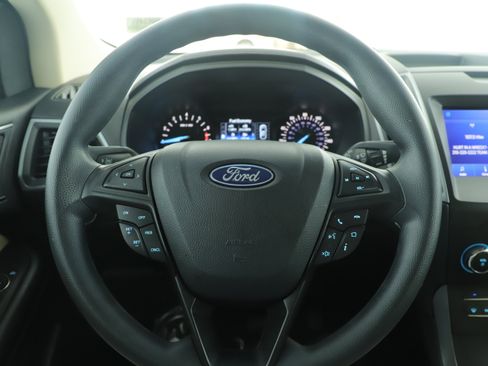 Used 2020 Ford Edge SE image 13