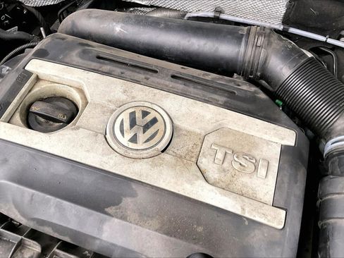 Used 2012 Volkswagen Beetle 2.0T FWD image 32
