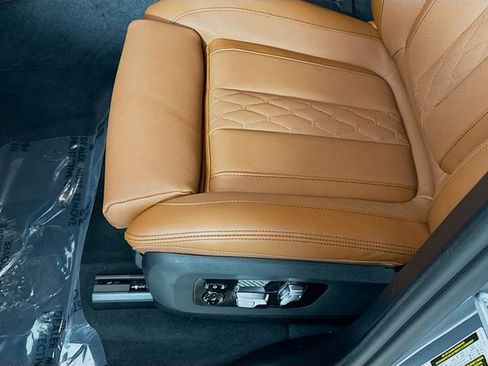 New 2026 BMW X7 M60i image 19