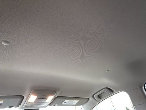 Used 2018 Toyota RAV4 LE image 9