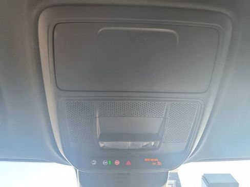 Used 2025 GMC Acadia Elevation image 17