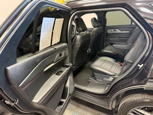 Used 2025 Ford Explorer ST-Line w/ Premium Package AWD/4WD image 19