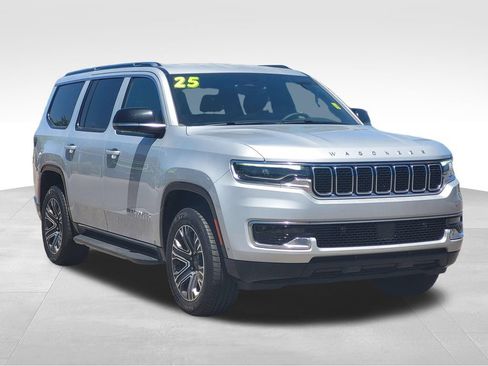 Used 2025 Jeep Wagoneer 4WD image 3