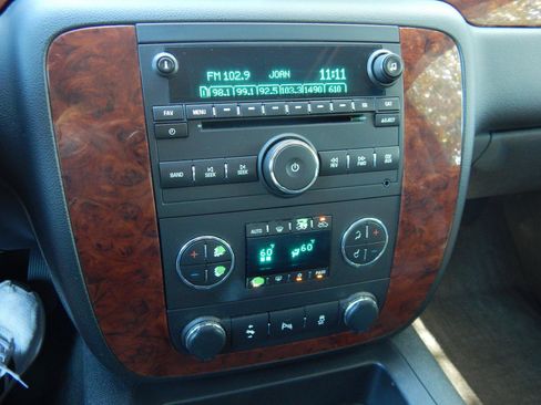 Used 2013 Chevrolet Avalanche LT image 25