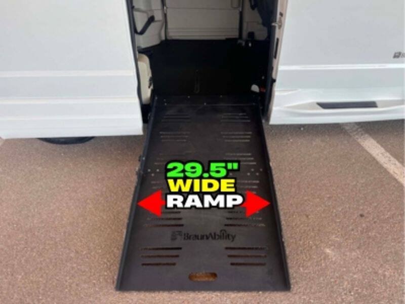 Used 2018 Dodge Grand Caravan SXT FWD image 37