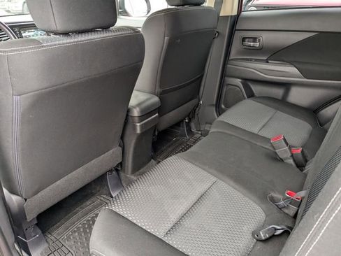 Used 2016 Mitsubishi Outlander SE image 25