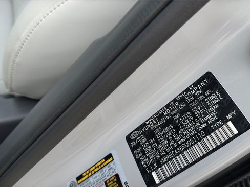 Certified 2024 Hyundai Kona Limited AWD/4WD image 30