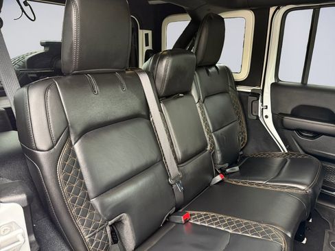 Certified 2022 Jeep Wrangler Unlimited Sahara image 22