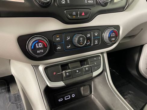 Certified 2022 GMC Terrain SLT w/ Infotainment Package II FWD image 8