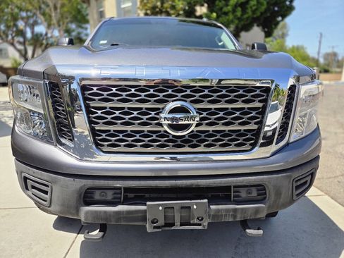 Used 2018 Nissan Titan SV w/ SV Convenience Package AWD/4WD image 37