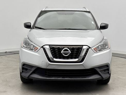 Used 2019 Nissan Kicks S image 2