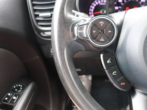 Used 2018 Kia Soul FWD image 18