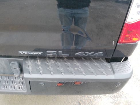 Used 2018 Nissan Titan SL w/ Midnight Edition image 12