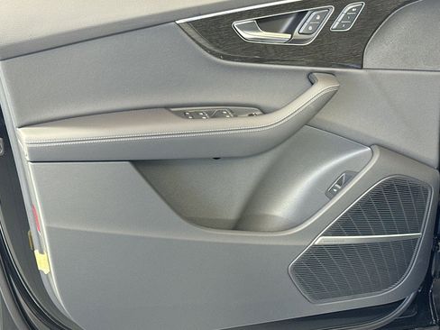 New 2025 Audi Q7 3.0T Prestige image 16