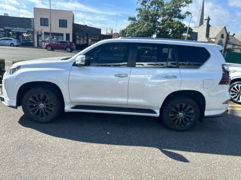 Used 2023 Lexus GX 460 Luxury w/ Sport Design Package AWD/4WD image 15