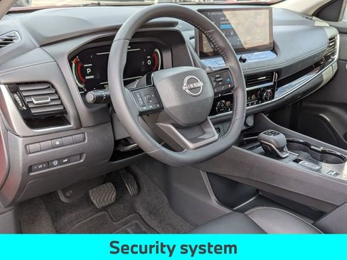 Used 2025 Nissan Rogue SL image 18