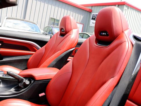 Used 2020 BMW M4 Convertible w/ Executive Package image 22