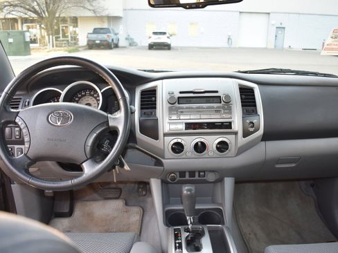 Used 2011 Toyota Tacoma PreRunner w/ TRD Sport Pkg image 32