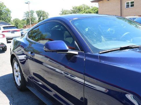 Used 2018 Ford Mustang Coupe RWD image 3